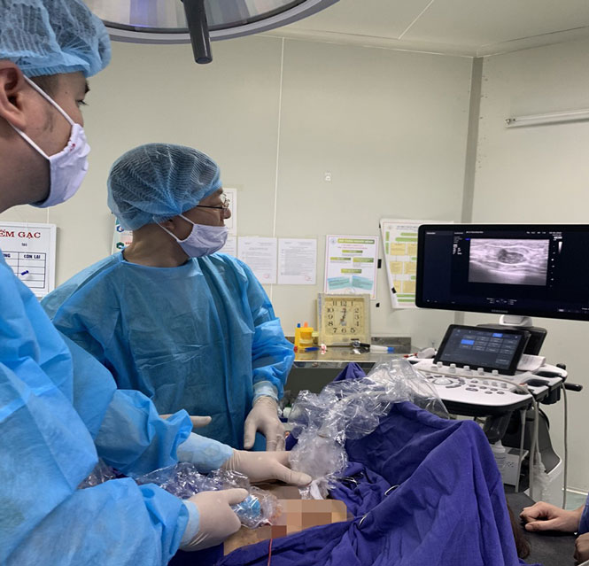 Hết lòng vì sự nghiệp chăm sóc sức khỏe nhân dân