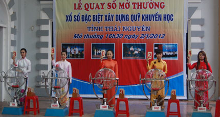 Quay thưởng xổ số đặc biệt xây dựng Quỹ Khuyến học