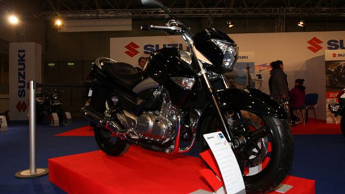 Ảnh thực tế của "tiểu B-King": Suzuki Inazuma 250