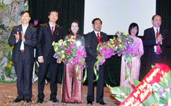 Tặng quà học sinh có hoàn cảnh đặc biệt