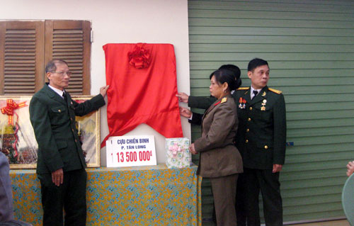 Tặng nhà “Nghĩa tình đồng đội” cho cựu chiến binh nghèo