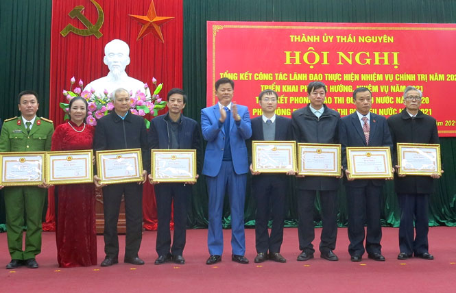 Lãnh đạo, chỉ đạo thực hiện tốt các nhiệm vụ chính trị