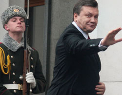 Tân tổng thống Ukraina thăm EU đầu tiên