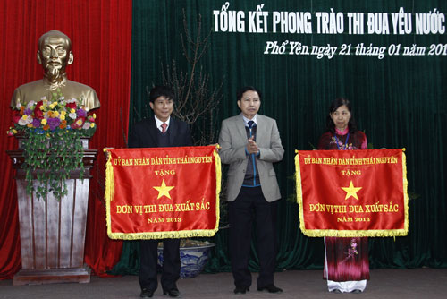 Phổ Yên: Suy tôn 13 đơn vị dẫn đầu khối, cụm thi đua