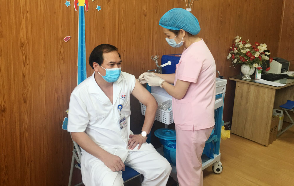 Khởi động chiến dịch tiêm vắc xin phòng COVID-19