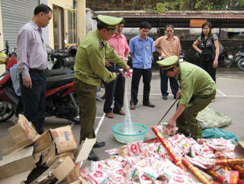 Tiêu hủy trên 700kg mỳ chính Ajnomoto giả