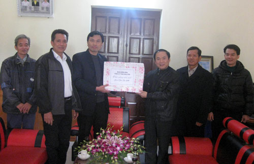 Tặng quà nhân dịp Tết Nguyên đán