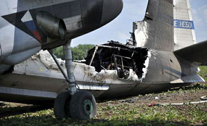 Máy bay quân sự Nga vỡ đôi, bốc cháy tại Cộng hoà Czech