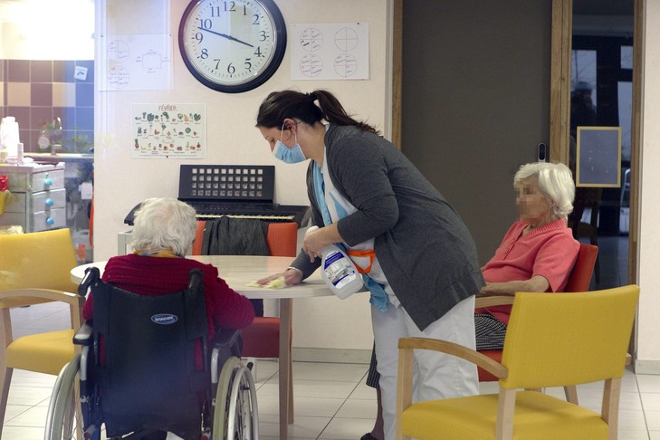 WHO cảnh báo “bi kịch không thể tưởng tượng nổi” trong các nhà dưỡng lão châu Âu