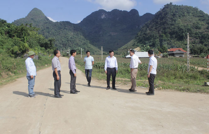 Hiến đất làm đường ở Phương Giao