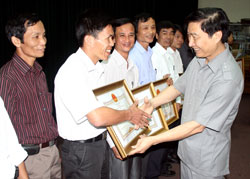 Khen thưởng các tập thể, cá nhân thực hiện tốt công tác GPMB