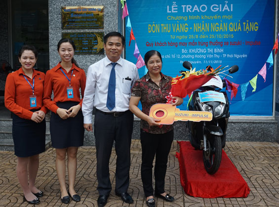 Sacombank Thái Nguyên: Trao thưởng xe máy cho khách hàng