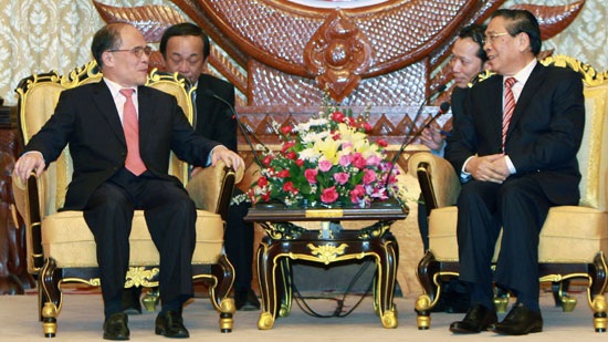 Báo chí Lào đánh giá cao chuyến thăm của Chủ tịch Quốc hội Nguyễn Sinh Hùng