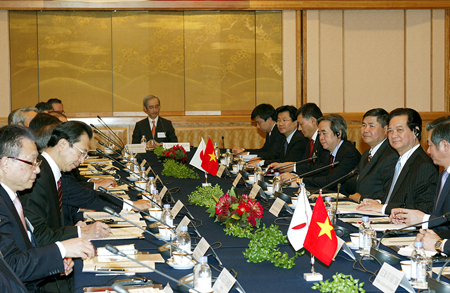 Thủ tướng đối thoại với lãnh đạo các tập đoàn hàng đầu Nhật Bản