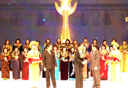 3 nữ doanh nhân tiêu biểu của Thái Nguyên được trao Giải thưởng Bông hồng vàng