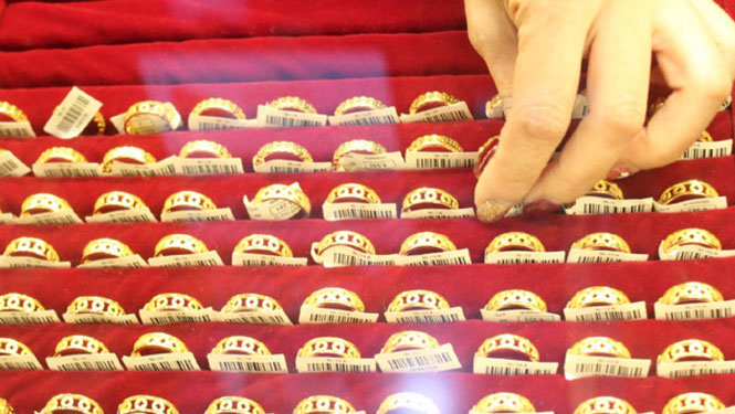 Giá vàng trong nước tiếp tục giảm sâu