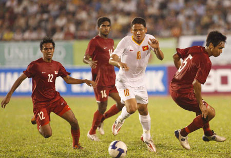 Olympic Việt Nam hòa tiếc nuối Singapore