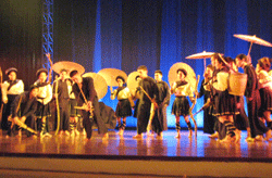 Công diễn chương trình ca múa cảnh “Tiếng vọng”