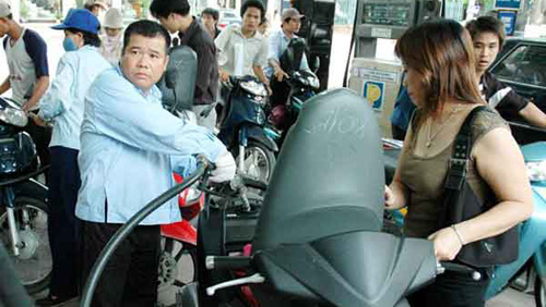 Nhiều cây xăng “găm hàng” chờ tăng giá?