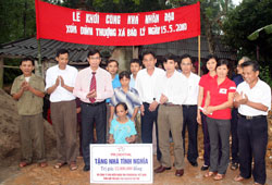 Hỗ trợ xây nhà cho chị Trương Thị Kiểm