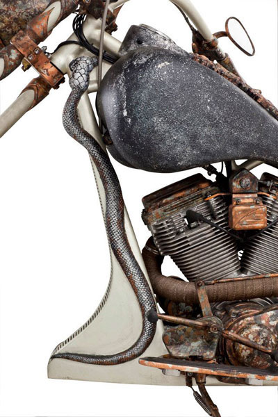 Xế nổ được chế tạo từ 315 kg v&agrave;ng 