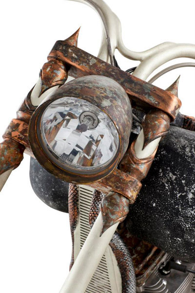 Xế nổ được chế tạo từ 315 kg v&agrave;ng 