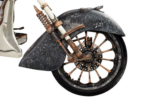 Xế nổ được chế tạo từ 315 kg v&agrave;ng 