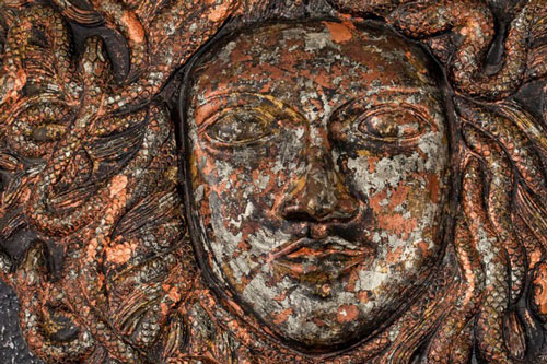 Xế nổ được chế tạo từ 315 kg v&agrave;ng 1