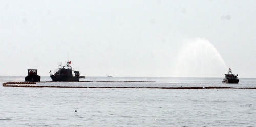 Ứng xử với môi trường Biển Đông