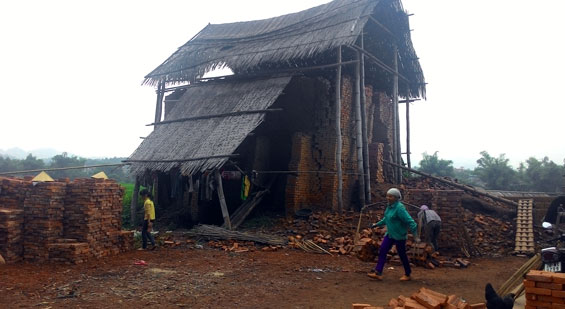 Xóa lò gạch thủ công ở Định Hóa