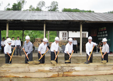 Khởi công xây dựng công trình Nâng cao chất lượng hạt giống lúa nước