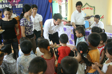 Lãnh đạo tỉnh tặng quà nhân dịp Tết Trung thu