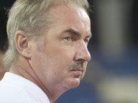 HLV Riedl từ chức