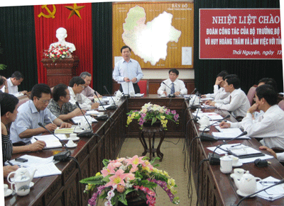 Bộ trưởng Bộ Công Thương Vũ Huy Hoàng làm việc với lãnh đạo tỉnh