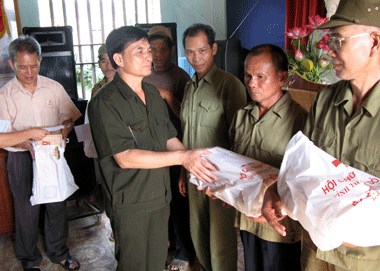 Bàn giao nhà tình nghĩa cho nạn nhân bị ảnh hưởng chất độc hoá học Dioxin 