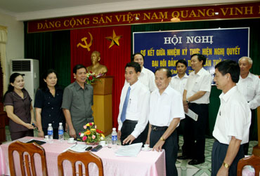 Kiểm điểm giữa nhiệm kỳ thực hiện Nghị quyết của Đảng