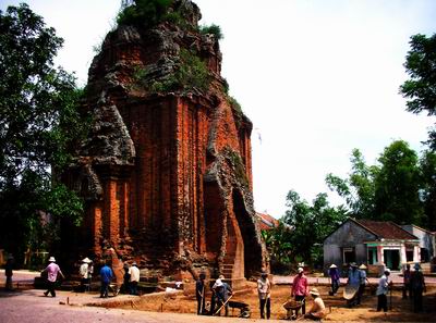 Tháp cổ Bình Lâm 