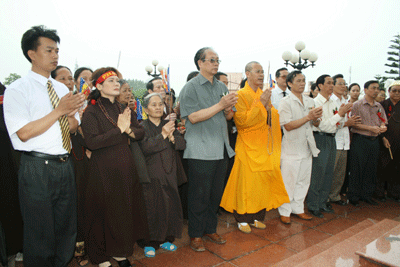 Cầu mong cho thế giới hòa bình, nhân dân an lạc tại Đại lễ Phật đản Thái Nguyên 2008