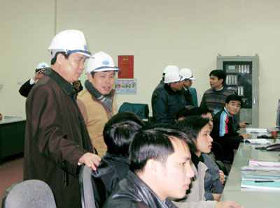 Đồng chí Phó Bí thư Thường trực Tỉnh ủy làm việc tại Công ty Nhiệt điện Cao Ngạn