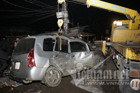 Đường Láng - Hòa Lạc: 3 xe ô tô đâm liên hoàn