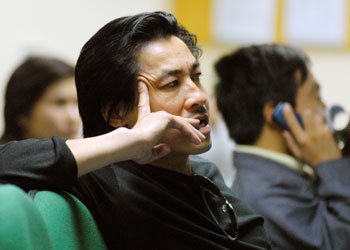 Vn-Index về sát 700 điểm, nhà đầu tư tháo chạy