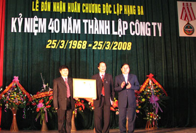 Công ty TNHH một thành viên phụ tùng máy số 1: Đón nhận Huân chương Độc lập hạng Ba