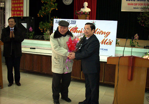 Đồng chí Bí thư Tỉnh uỷ chúc Tết CBCC hưu trí ĐH Nông Lâm Thái Nguyên