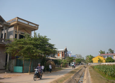 Vượt qua lệ làng