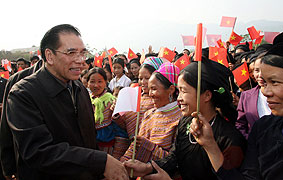 Tổng Bí thư Nông Ðức Mạnh thăm và làm việc tại tỉnh Lào Cai