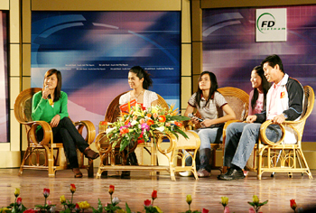 Giao lưu Tuổi trẻ Thái Nguyên với Bóng đá nữ Việt Nam