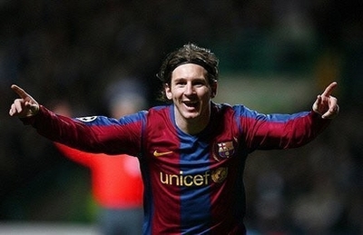Messi chính thức tiếp quản 'số 10' của Ronaldinho 