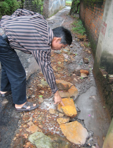 A xít hay gỉ sắt gây ô nhiễm ở phường Quan Triều?