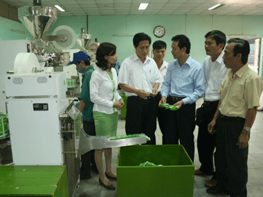 Trình diễn mô hình sản xuất chè túi lọc tự động