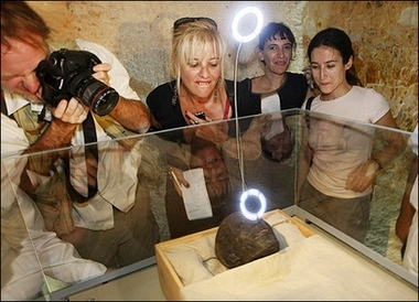 Tutankhamun lần đầu tiên lộ mặt sau 3.300 năm